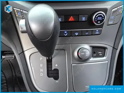 HYUNDAI STAREX 4WD 12-SEATER WAGON
