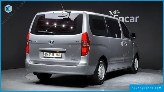 HYUNDAI STAREX 5-SEATER VAN
