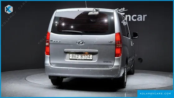 HYUNDAI STAREX 5-SEATER VAN