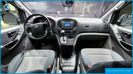 HYUNDAI STAREX 5-SEATER VAN