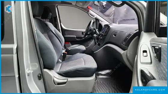 HYUNDAI STAREX 5-SEATER VAN