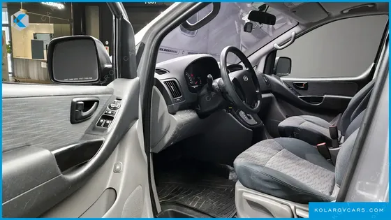 HYUNDAI STAREX 5-SEATER VAN