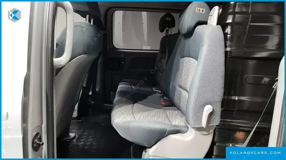 HYUNDAI STAREX 5-SEATER VAN