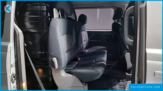 HYUNDAI STAREX 5-SEATER VAN