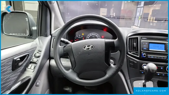 HYUNDAI STAREX 5-SEATER VAN