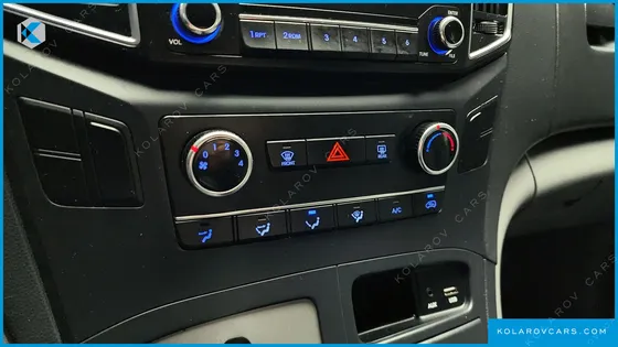 HYUNDAI STAREX 5-SEATER VAN