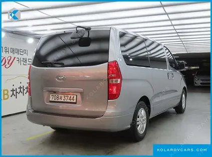 HYUNDAI STAREX 12-SEATER WAGON