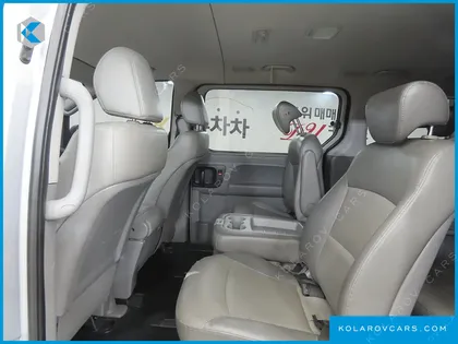 HYUNDAI STAREX 12-SEATER WAGON