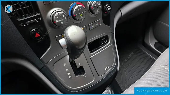 HYUNDAI STAREX 12-SEATER WAGON