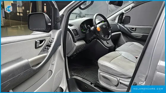 HYUNDAI STAREX 12-SEATER WAGON
