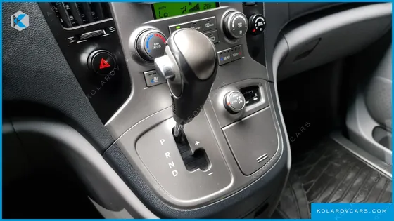 HYUNDAI STAREX 4WD 11-SEATER WAGON HVX