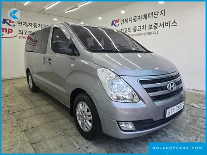 HYUNDAI STAREX 5-SEATER VAN