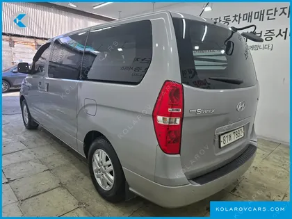 HYUNDAI STAREX 5-SEATER VAN