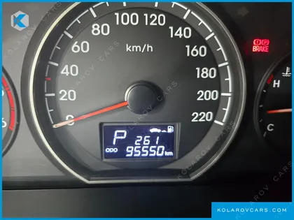 HYUNDAI STAREX 5-SEATER VAN