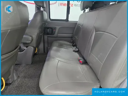 HYUNDAI STAREX 5-SEATER VAN