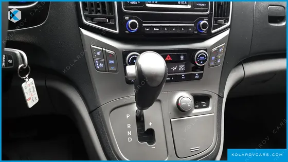 HYUNDAI STAREX 4WD 11-SEATER WAGON