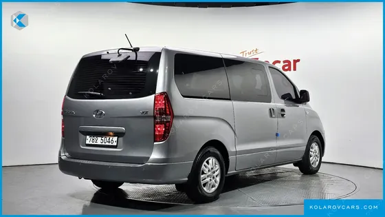 HYUNDAI STAREX 12-SEATER WAGON