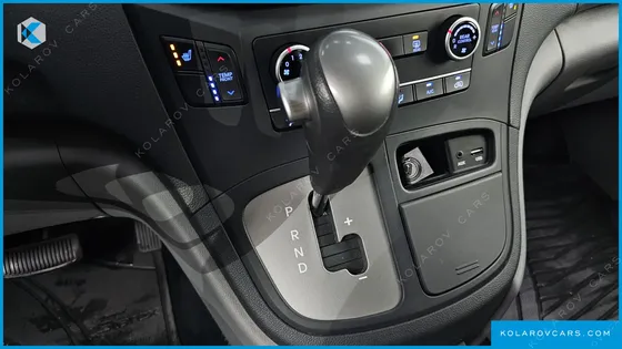 HYUNDAI STAREX 12-SEATER WAGON