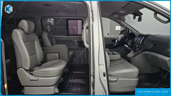 HYUNDAI STAREX 12-SEATER WAGON