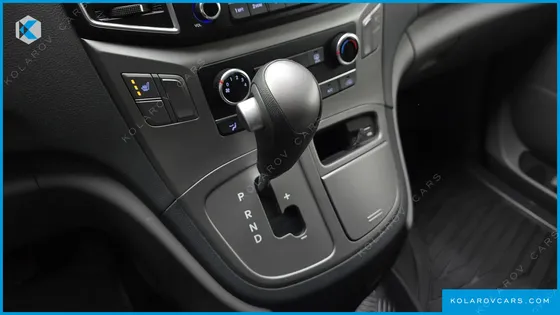 HYUNDAI STAREX 3-SEATER VAN