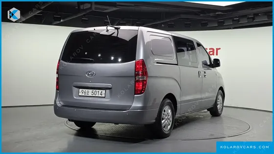 HYUNDAI STAREX 5-SEATER VAN