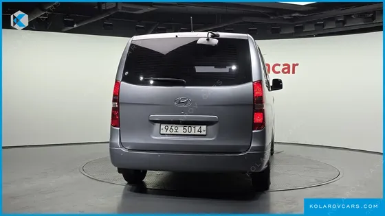 HYUNDAI STAREX 5-SEATER VAN