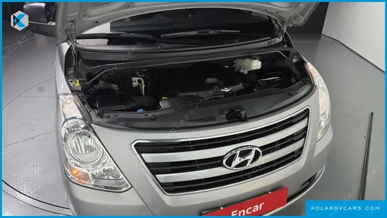HYUNDAI STAREX 5-SEATER VAN