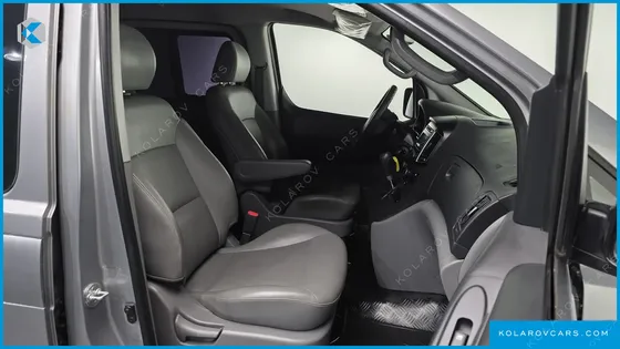 HYUNDAI STAREX 5-SEATER VAN