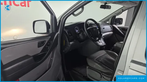 HYUNDAI STAREX 5-SEATER VAN