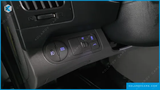 HYUNDAI STAREX 5-SEATER VAN
