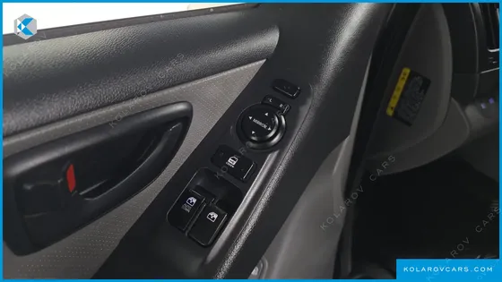 HYUNDAI STAREX 5-SEATER VAN