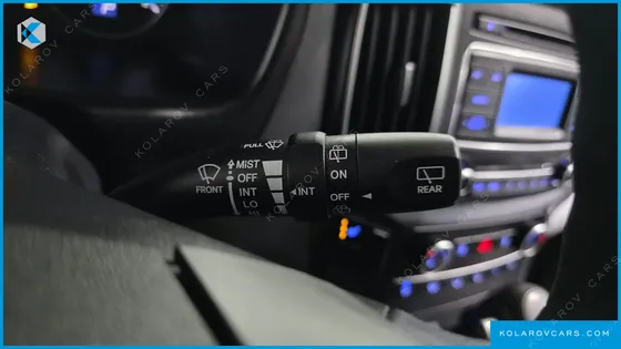 HYUNDAI STAREX 5-SEATER VAN