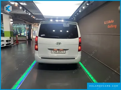 HYUNDAI STAREX 12-SEATER WAGON