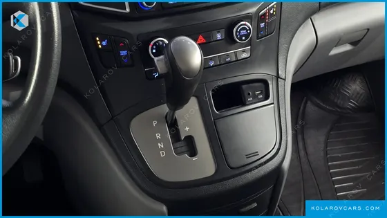 HYUNDAI STAREX 11-SEATER WAGON