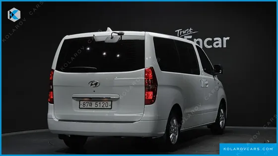 HYUNDAI STAREX 5-SEATER VAN