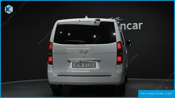 HYUNDAI STAREX 5-SEATER VAN