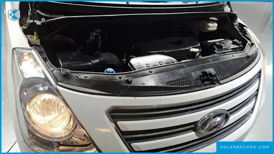 HYUNDAI STAREX 5-SEATER VAN