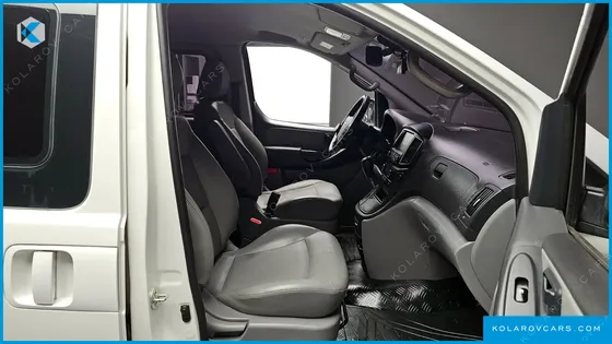 HYUNDAI STAREX 5-SEATER VAN