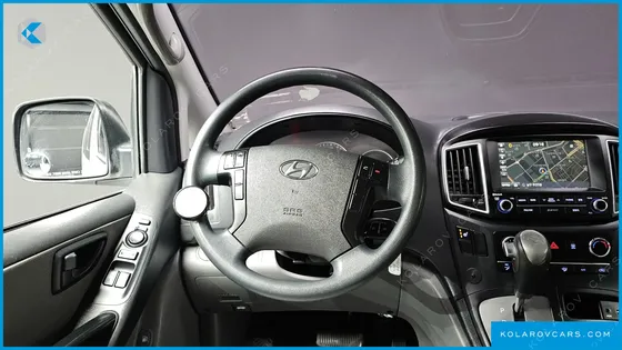 HYUNDAI STAREX 5-SEATER VAN