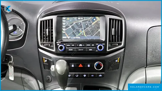 HYUNDAI STAREX 5-SEATER VAN