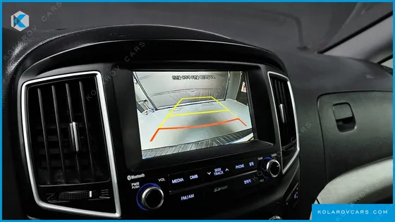 HYUNDAI STAREX 5-SEATER VAN