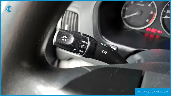 HYUNDAI STAREX 5-SEATER VAN