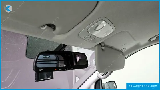 HYUNDAI STAREX 5-SEATER VAN