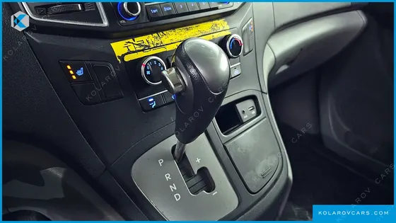 HYUNDAI STAREX 3-SEATER VAN