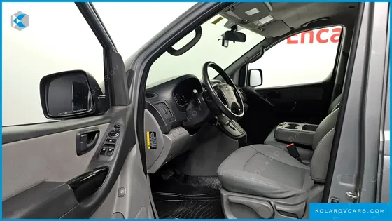 HYUNDAI STAREX 3-SEATER VAN
