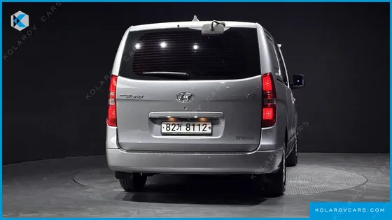 HYUNDAI STAREX 5-SEATER VAN