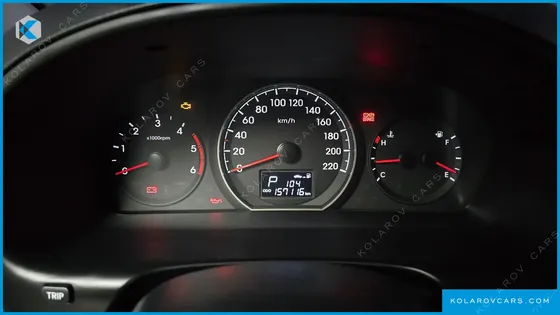 HYUNDAI STAREX 5-SEATER VAN