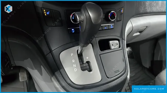 HYUNDAI STAREX 5-SEATER VAN