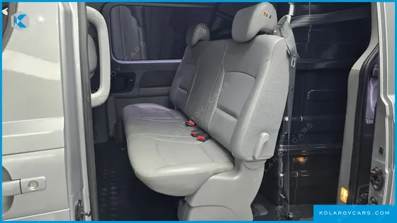 HYUNDAI STAREX 5-SEATER VAN