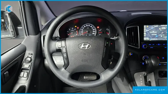 HYUNDAI STAREX 5-SEATER VAN